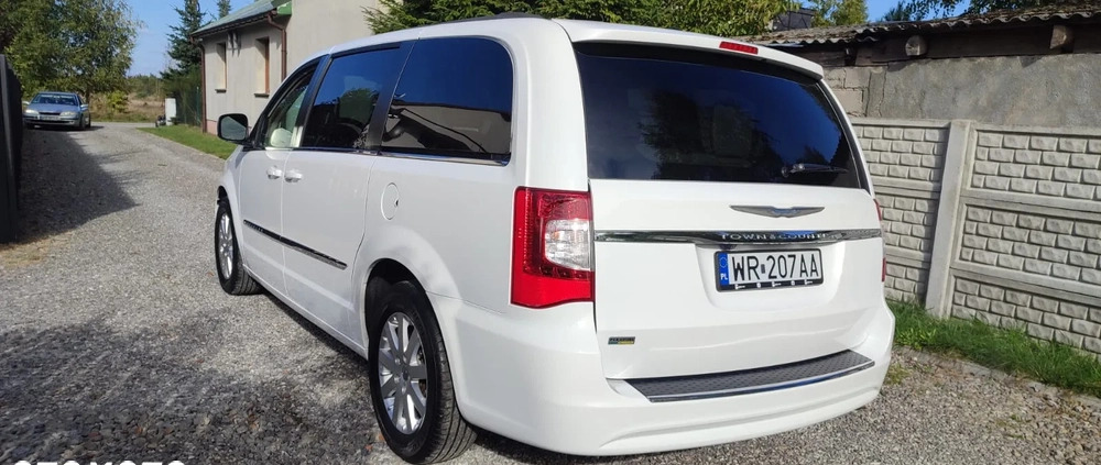 Chrysler Town &amp; Country cena 57900 przebieg: 265000, rok produkcji 2014 z Radom małe 172